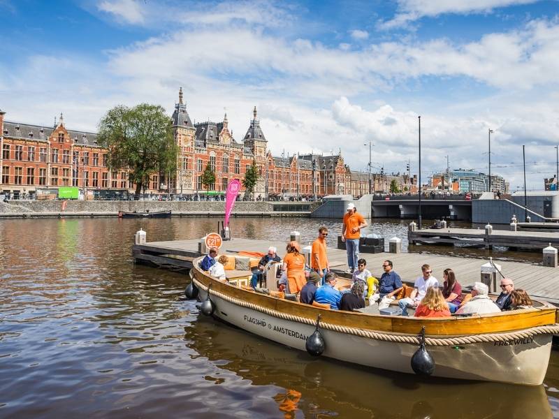Amsterdam Grachtenfahrt mit Guide