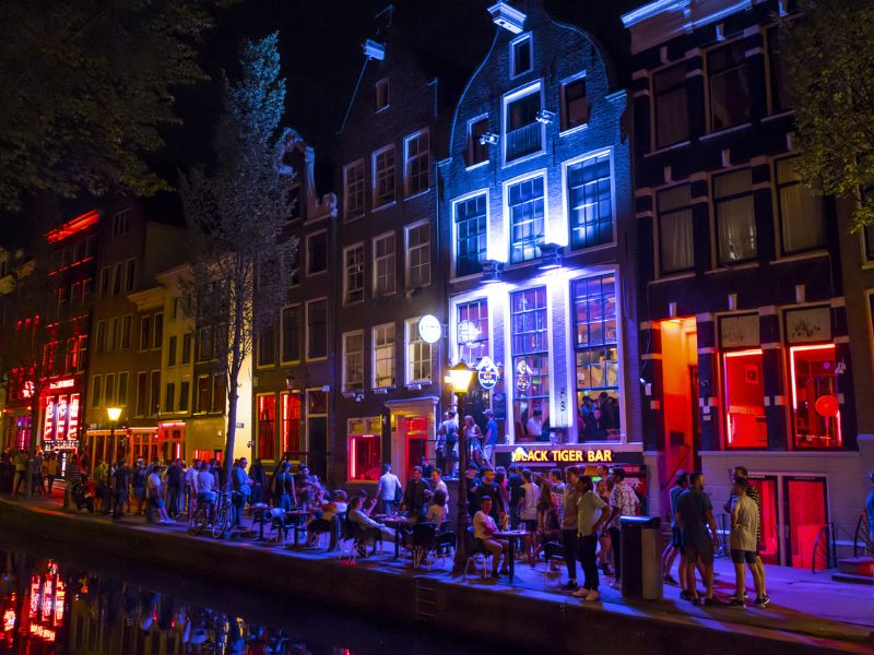 Amsterdam Rotlichtviertel De Wallen am Abend