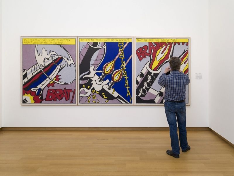 Besucher im Stedelijk Museum Amsterdam