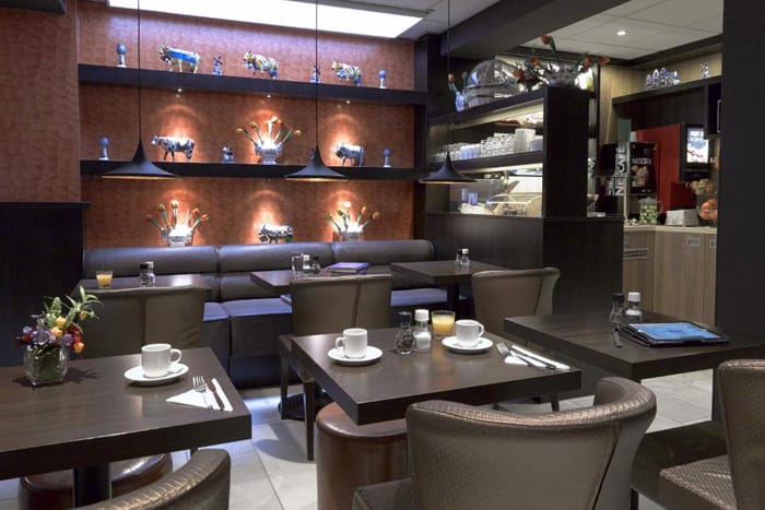 Frühstücksraum-im-günstigen-Mozart-Hotel-Amsterdam