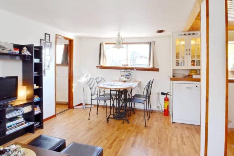 Hausboot-Captain's-Amsterdam-Wohnzimmer