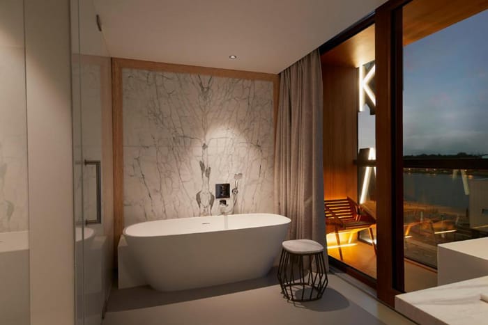 Hotel-Jankara-Badewanne-im-Zimmer