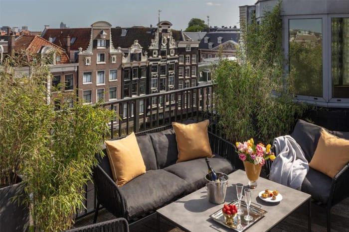 Terrasse-des-Anantara-Grand-Luxushotel-Krasnapolsky-Amsterdam