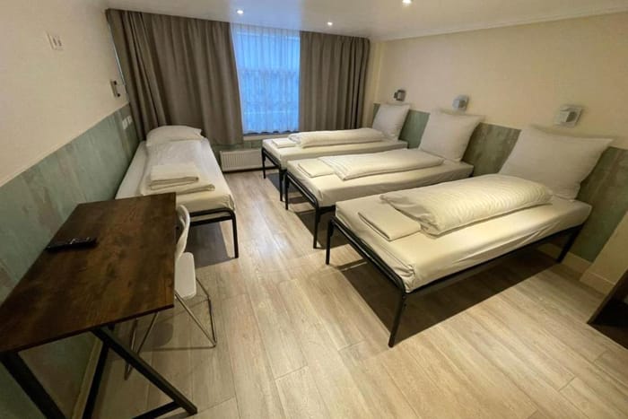 Vierbettzimmer-Hotel-Damrak-Inn-Amsterdam