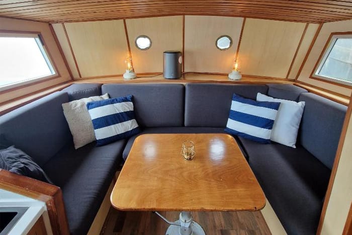 Wohnzimmer-Hausboot-City-Sailing-Amsterdam